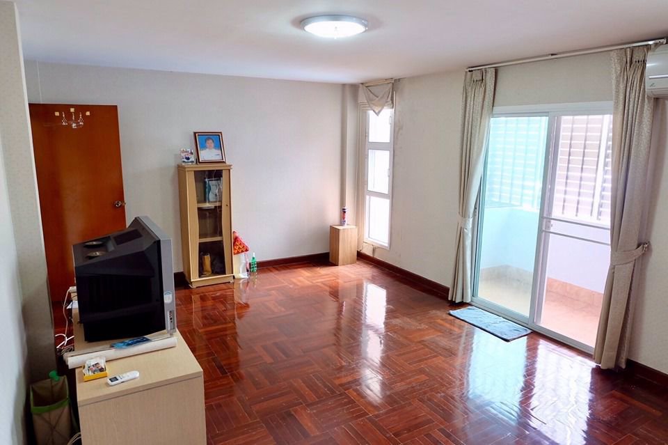 ขายทาว์นเฮ้า-3-ชั้น-ซอ่อนนุช-66-หน้า-มสวนปาร์ม-พื้นที่-25-ตรว4-ห้องนอน-5-ห้องน้ำใกล้รถไฟฟ้า-bts