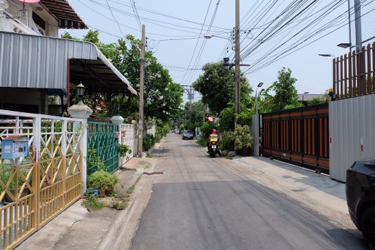 ขาย-ทาวน์เฮ้าส์-3-ชั้น-18-ตรวา-ถนนโชคชัย-4-ซอย-20-แยก-2-เขตลาดพร้าว