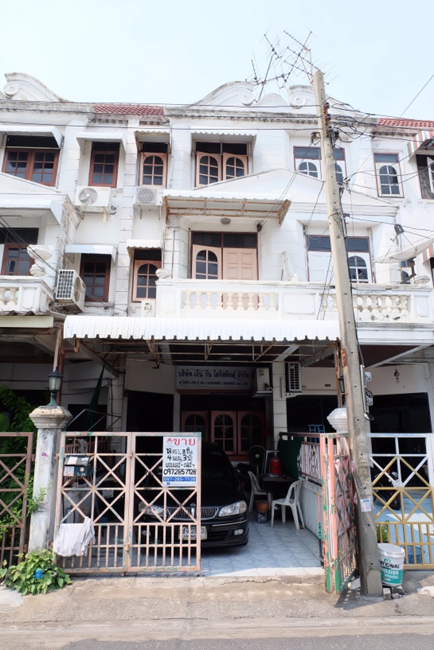 ขาย-ทาวน์เฮ้าส์-3-ชั้น-18-ตรวา-ถนนโชคชัย-4-ซอย-20-แยก-2-เขตลาดพร้าว