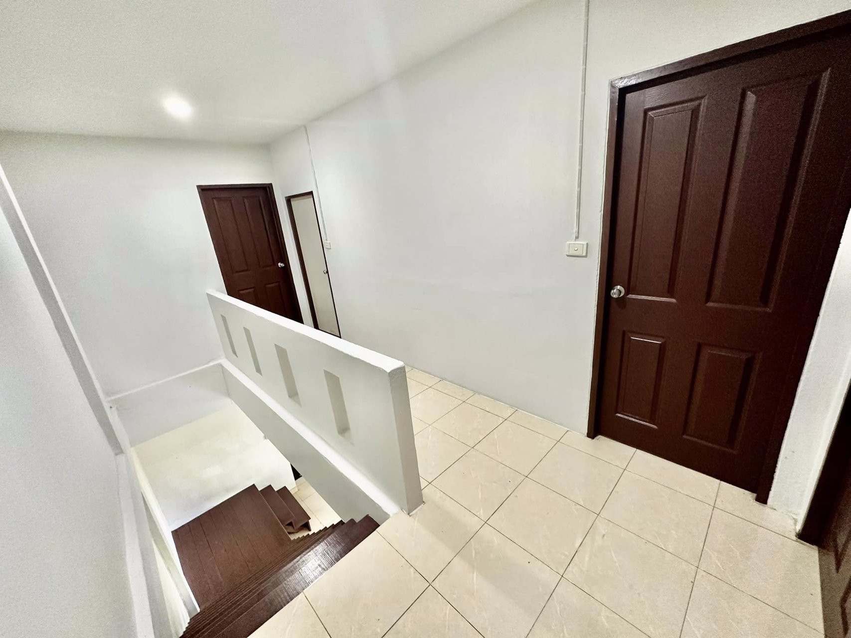 ขายด่วน-ขายถูก-ทาวน์เฮ้าส์2ชั้น-หลังริม-พื้นที่เยอะ-452-ตรว