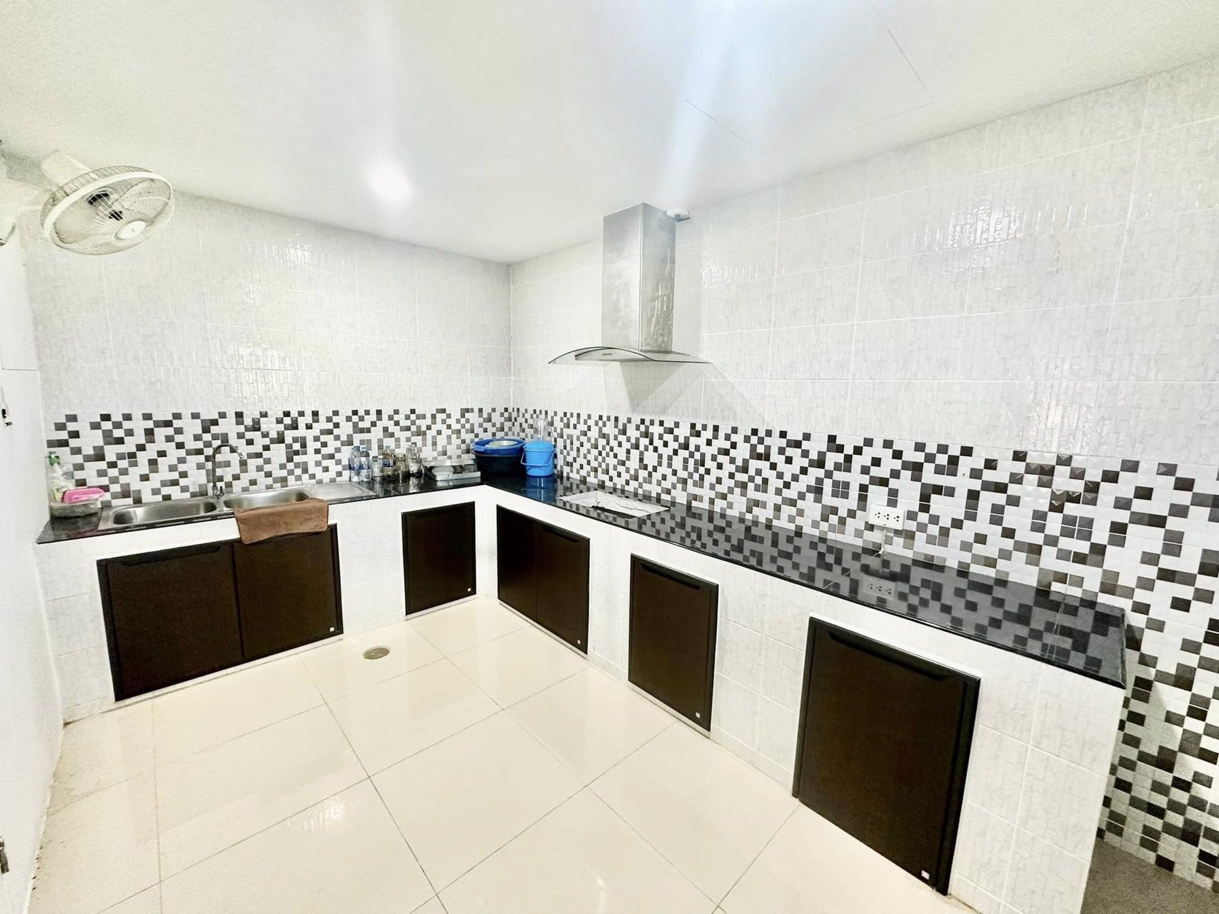 ขายด่วน-ขายถูก-ทาวน์เฮ้าส์2ชั้น-หลังริม-พื้นที่เยอะ-452-ตรว