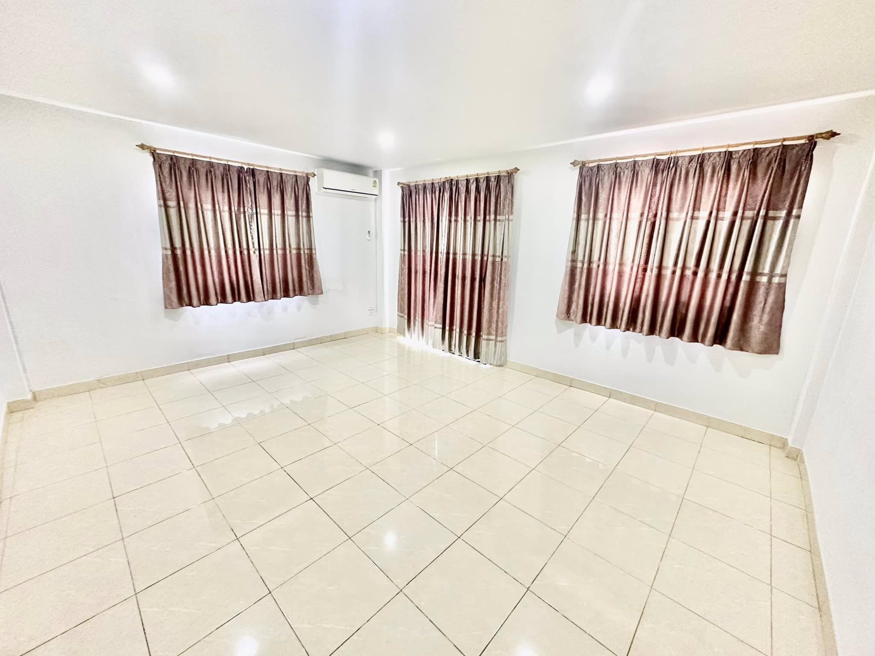 ขายด่วน-ขายถูก-ทาวน์เฮ้าส์2ชั้น-หลังริม-พื้นที่เยอะ-452-ตรว