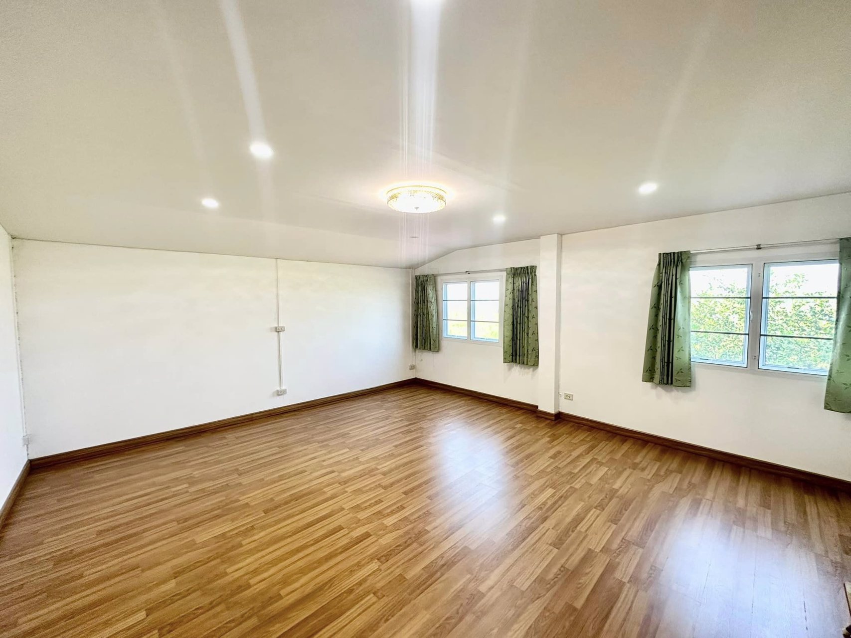 ขายด่วน-ขายถูก-ทาวน์เฮ้าส์2ชั้น-หลังริม-พื้นที่เยอะ-452-ตรว