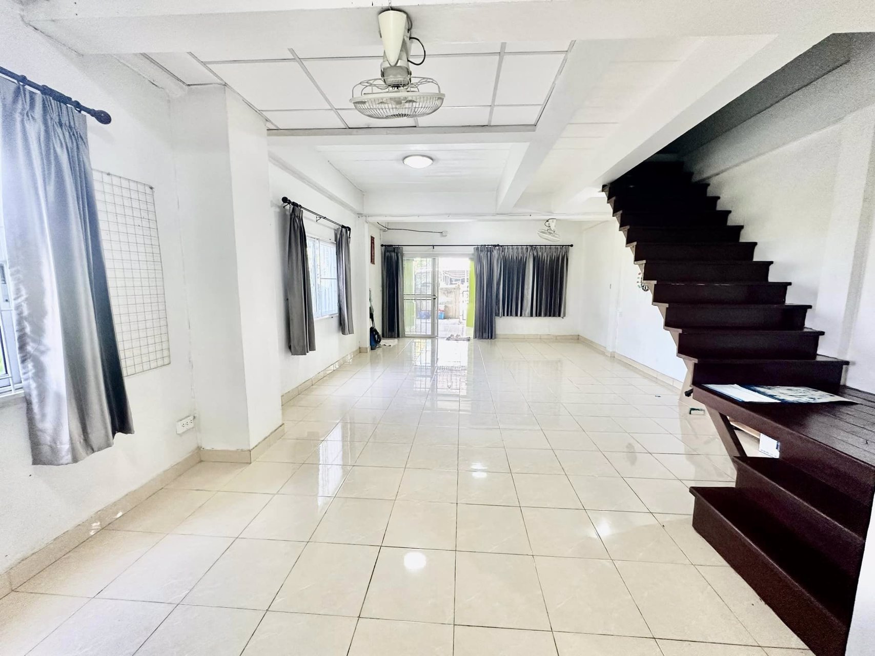 ขายด่วน-ขายถูก-ทาวน์เฮ้าส์2ชั้น-หลังริม-พื้นที่เยอะ-452-ตรว