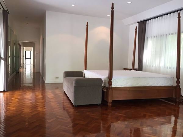 ขายคฤหาสน์สุดหรู-สไตล์ไทย-ปากเกร็ด-นนทบุรี-พร้อมสระว่ายน้ำขนาดใหญ่