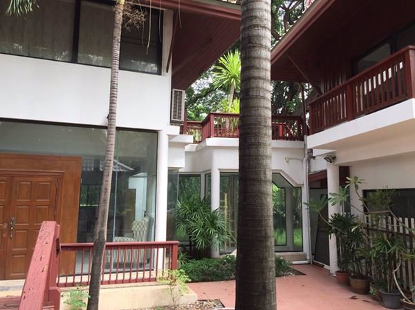 ขายคฤหาสน์สุดหรู-สไตล์ไทย-ปากเกร็ด-นนทบุรี-พร้อมสระว่ายน้ำขนาดใหญ่