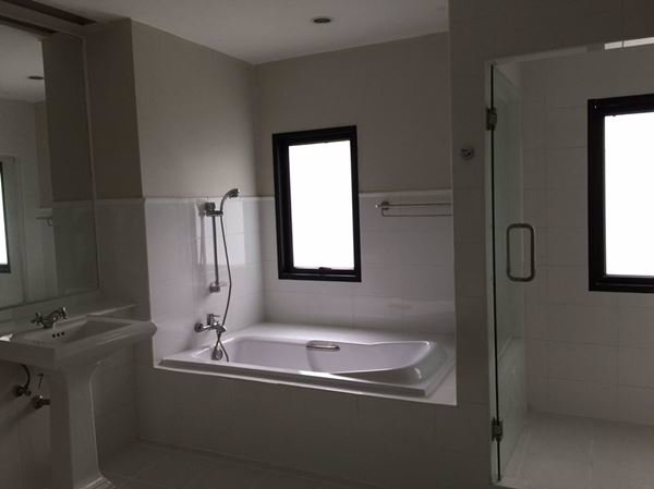 ขายคฤหาสน์สุดหรู-สไตล์ไทย-ปากเกร็ด-นนทบุรี-พร้อมสระว่ายน้ำขนาดใหญ่