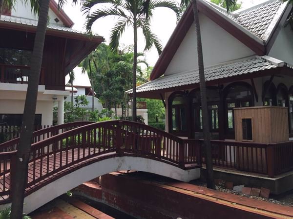 ขายคฤหาสน์สุดหรู-สไตล์ไทย-ปากเกร็ด-นนทบุรี-พร้อมสระว่ายน้ำขนาดใหญ่