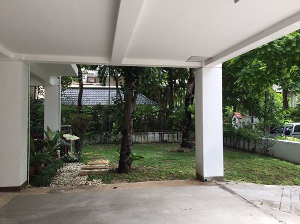 ขายคฤหาสน์สุดหรู-สไตล์ไทย-ปากเกร็ด-นนทบุรี-พร้อมสระว่ายน้ำขนาดใหญ่