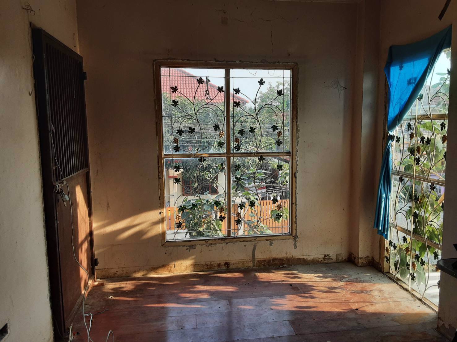 ขายบ้านเดี่ยว-2-ชั้น-ห้องมุม-หมู่บ้านน้ำไม่ท่วม-ถนนพระราม2