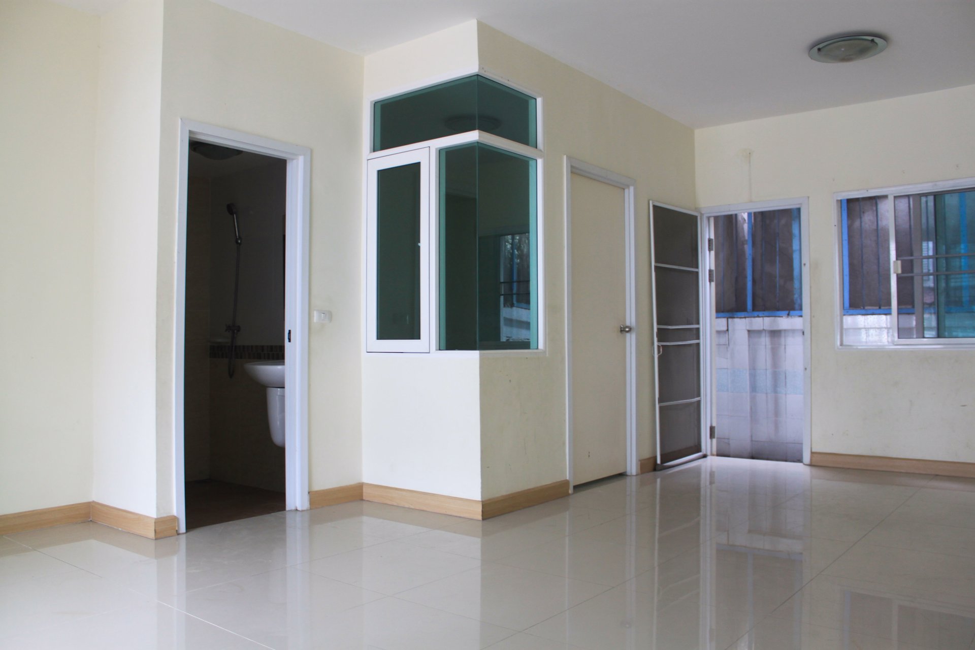 ทาวน์เฮ้าส์กัสโต้พระราม2-ฟรีโอน-ขายถูก-ต่อรองได้