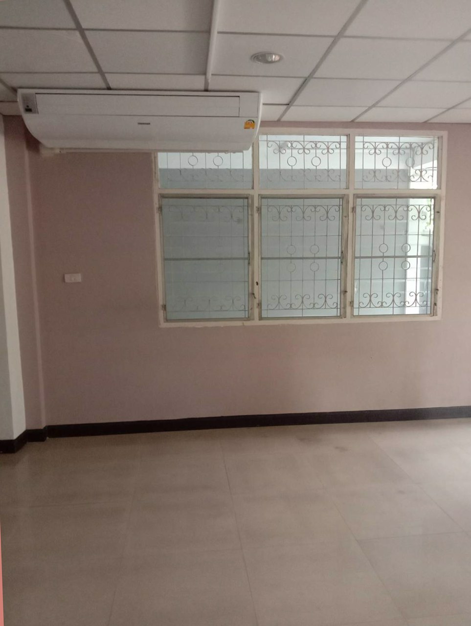 บ้านเดี่ยว-2-ชั้นให้เช่า-ถนนนวมินทร์-ร่มรื่น-สงบ-จอดรถได้-5-คัน