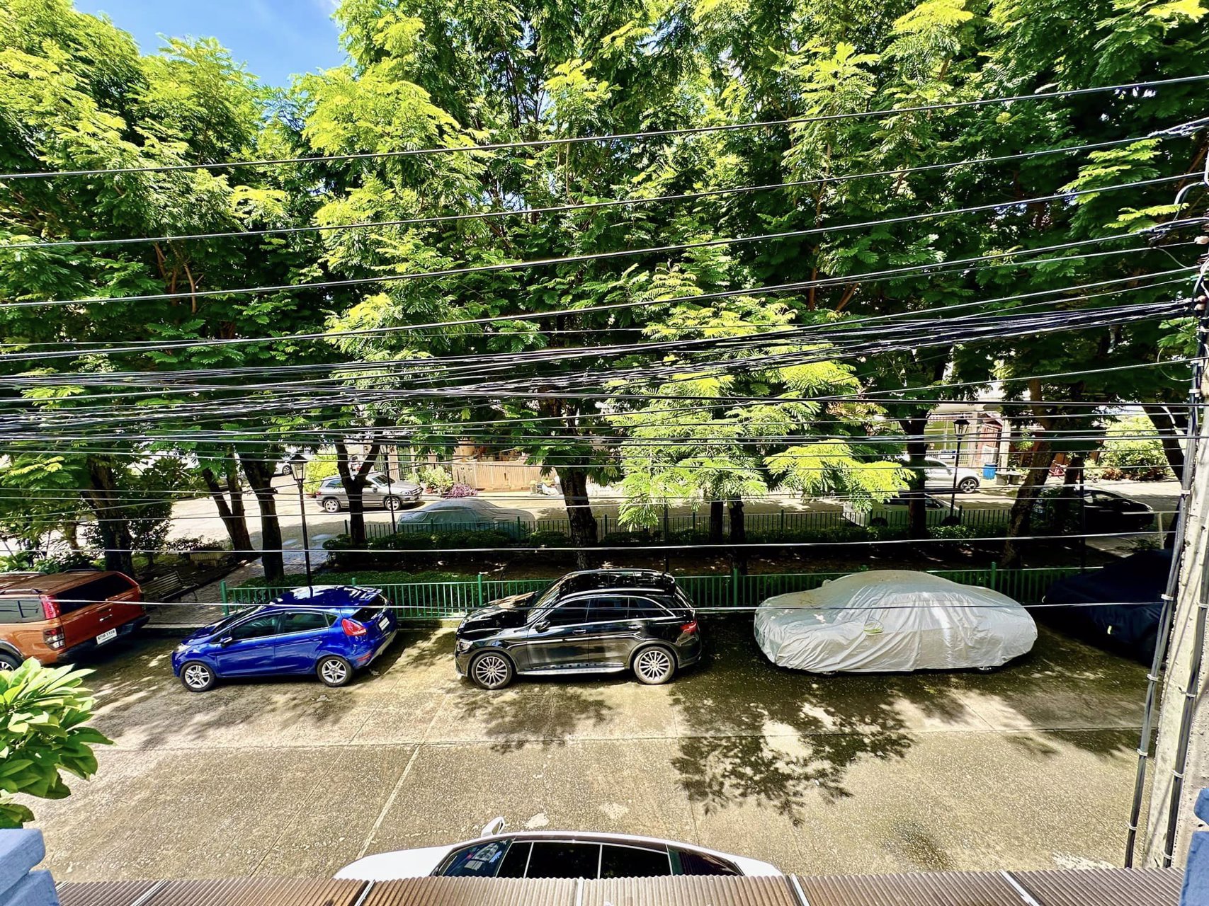 ขายด่วน-บ้านกลางเมือง-บริติช-ทาวน์-ศรีนครินทร์-เป็นทาวน์โฮม-3-ชั้น-หลังริม-รีโนเวทใหม่-สวยๆ