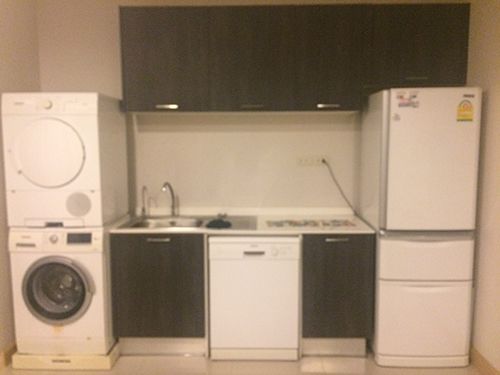 ขาย-ให้เช่า-ทาวน์โฮม-3-ชั้น-ติดถนนใหญ่