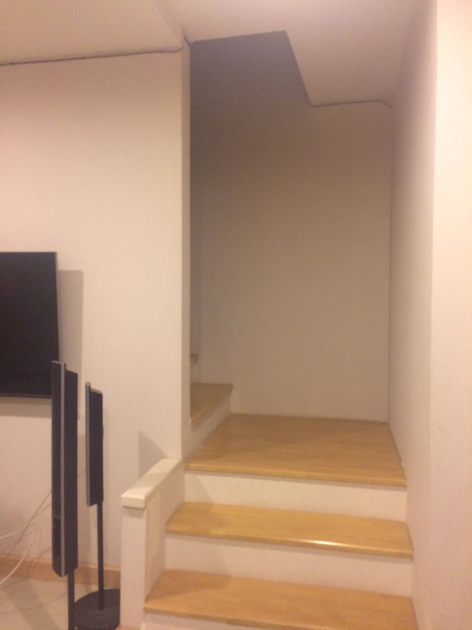 ขาย-ให้เช่า-ทาวน์โฮม-3-ชั้น-ติดถนนใหญ่