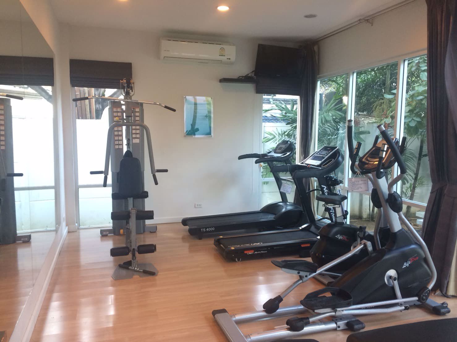 ขาย-ให้เช่า-ทาวน์โฮม-3-ชั้น-ติดถนนใหญ่