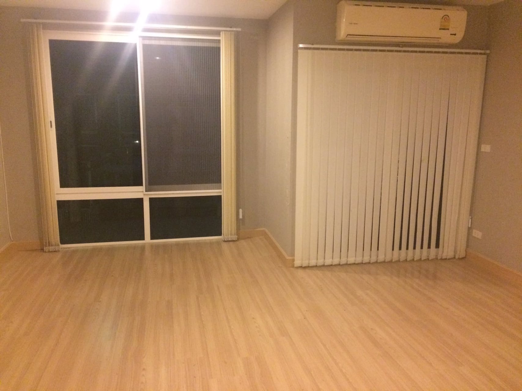 ขาย-ให้เช่า-ทาวน์โฮม-3-ชั้น-ติดถนนใหญ่