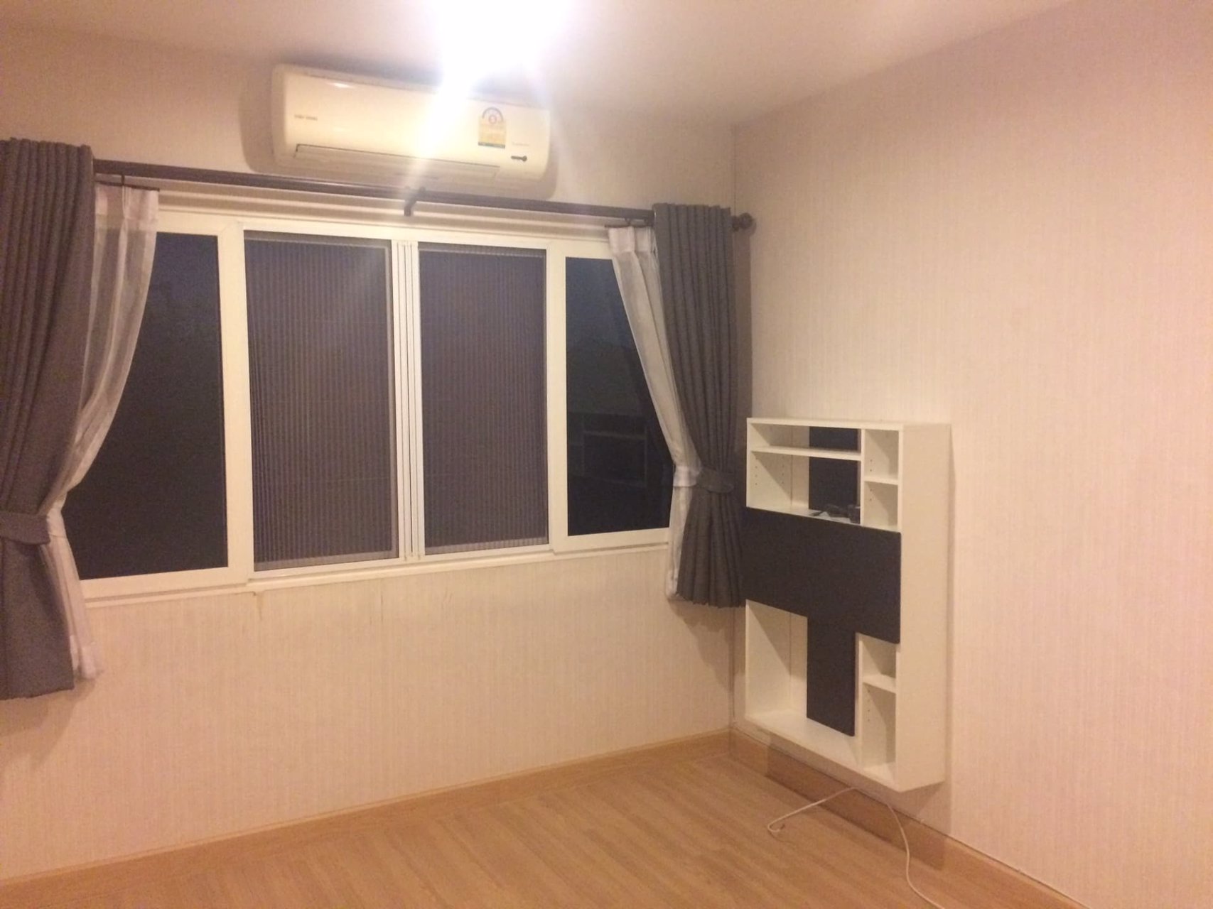 ขาย-ให้เช่า-ทาวน์โฮม-3-ชั้น-ติดถนนใหญ่