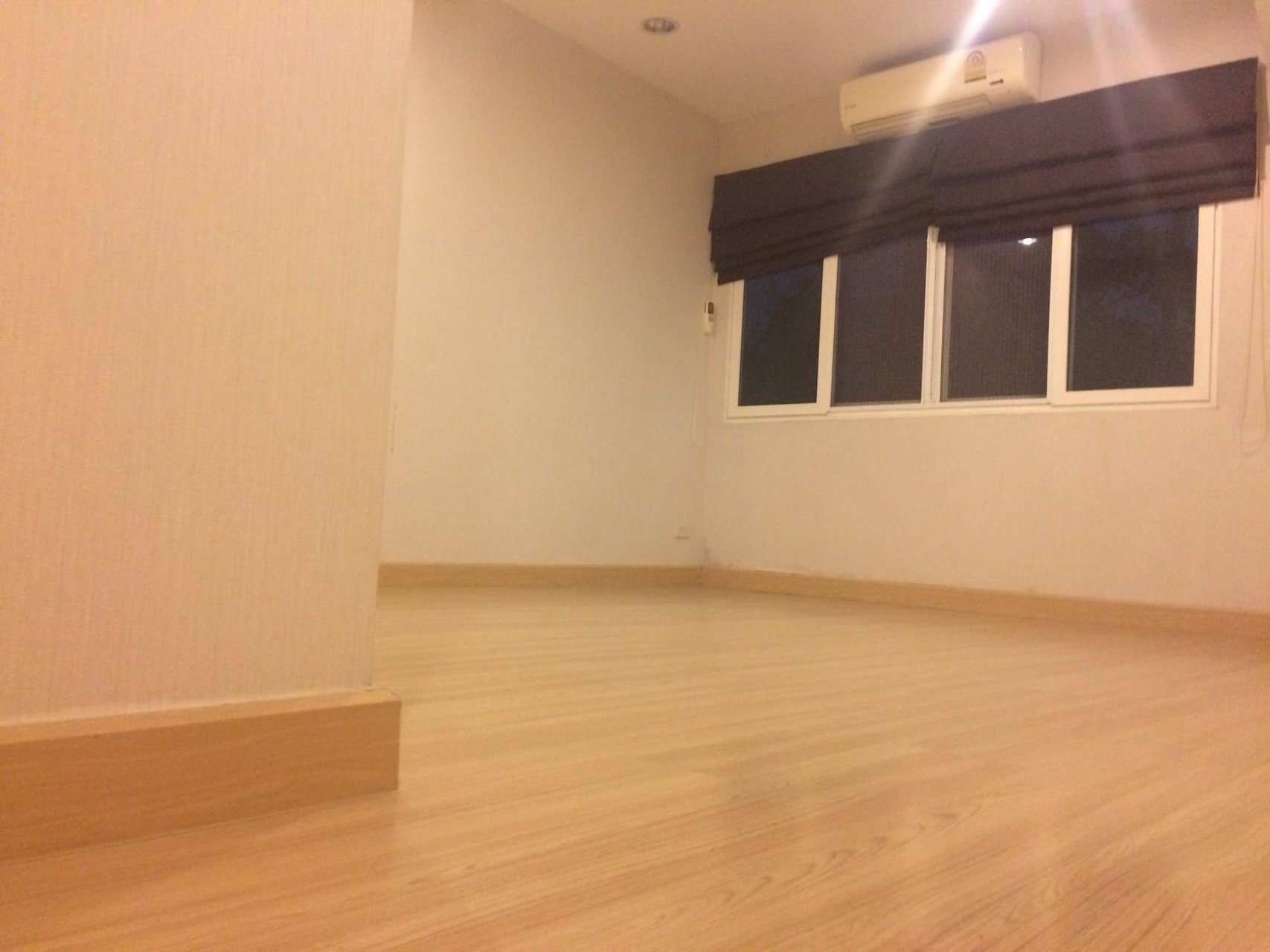 ขาย-ให้เช่า-ทาวน์โฮม-3-ชั้น-ติดถนนใหญ่