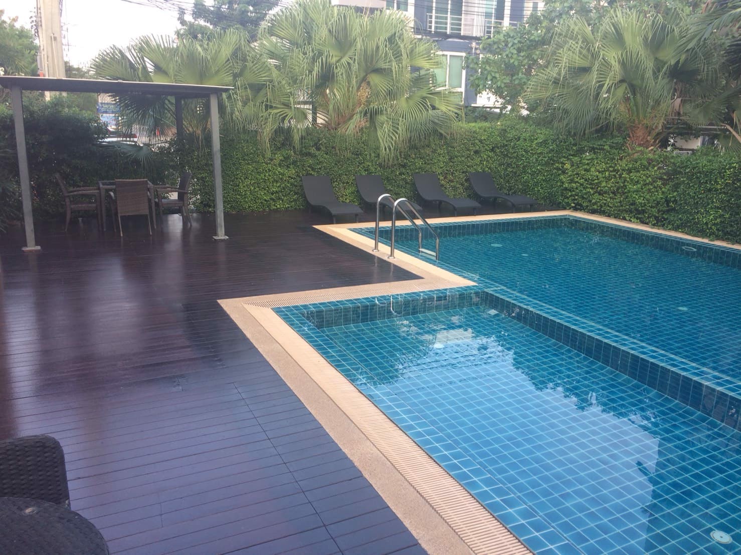 ขาย-ให้เช่า-ทาวน์โฮม-3-ชั้น-ติดถนนใหญ่