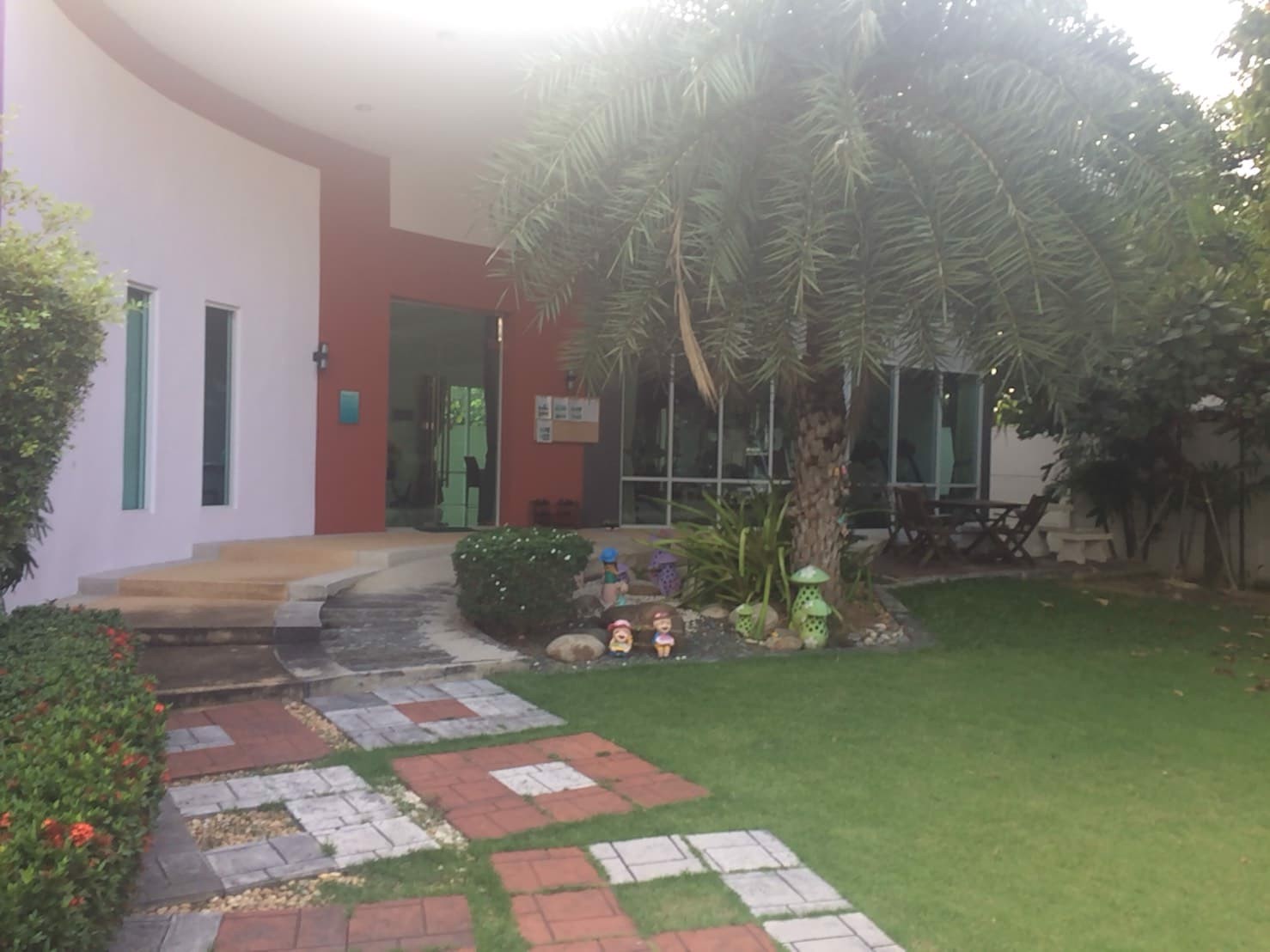 ขาย-ให้เช่า-ทาวน์โฮม-3-ชั้น-ติดถนนใหญ่