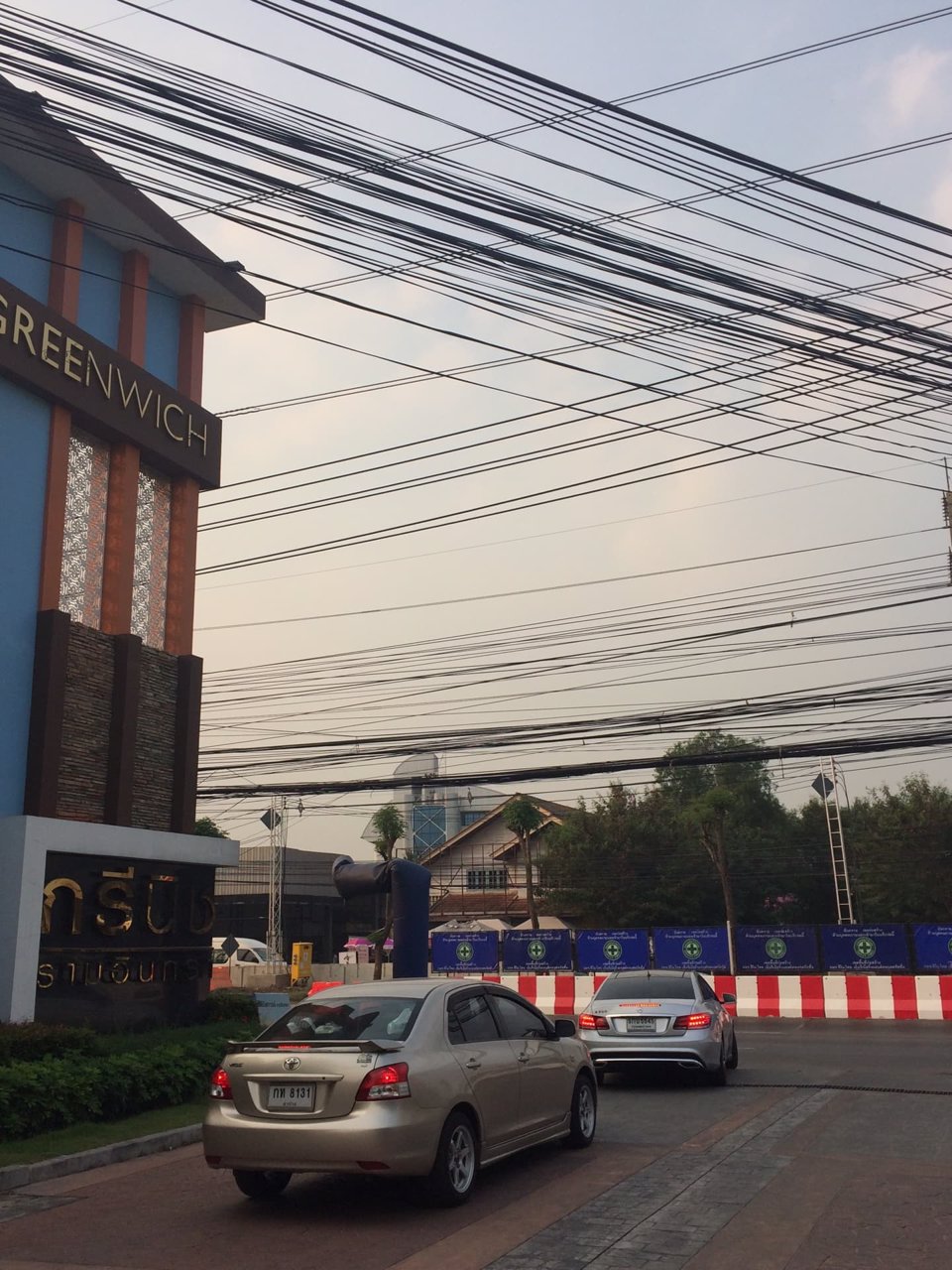 ขาย-ให้เช่า-ทาวน์โฮม-3-ชั้น-ติดถนนใหญ่