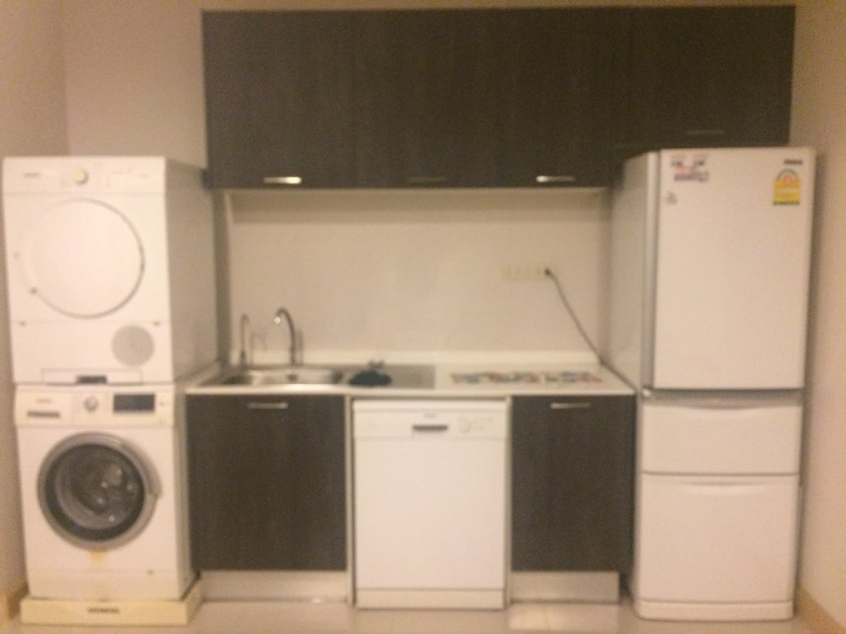 ขาย-ให้เช่า-ทาวน์โฮม-3-ชั้น-ติดถนนใหญ่