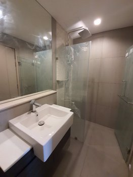 ให้เช่าคอนโด-politan-rive-ขนาด-25-ตรม-ชั้น-18-วิวสระ-เมือง