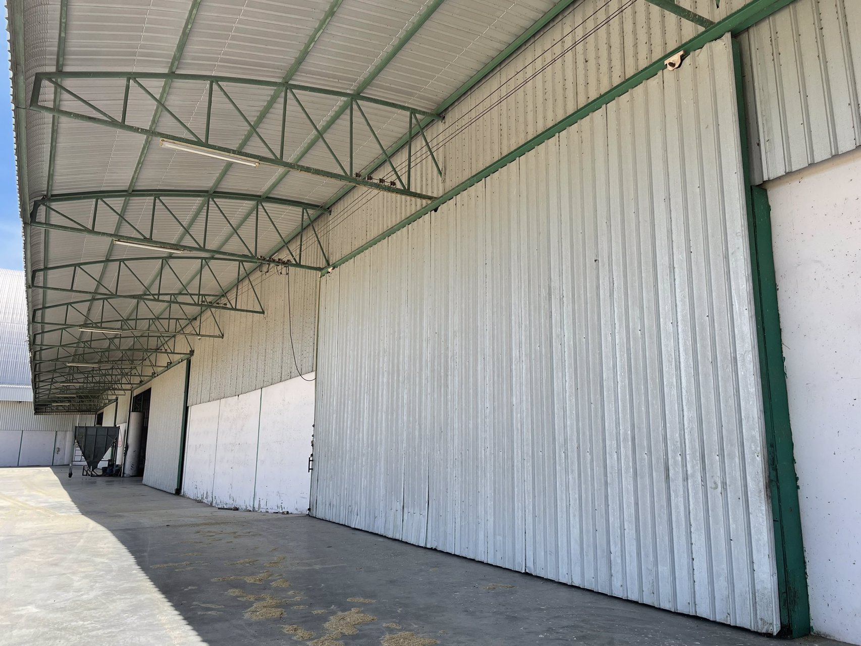 ให้เช่าโกดังเก็บสินค้า-อยู่แนวเขตติดกับอำเภอบ้านโป่ง-จังหวัดราชบุรี-อยู่ห่างจากตัวอำเภอท่ามะกาท่า