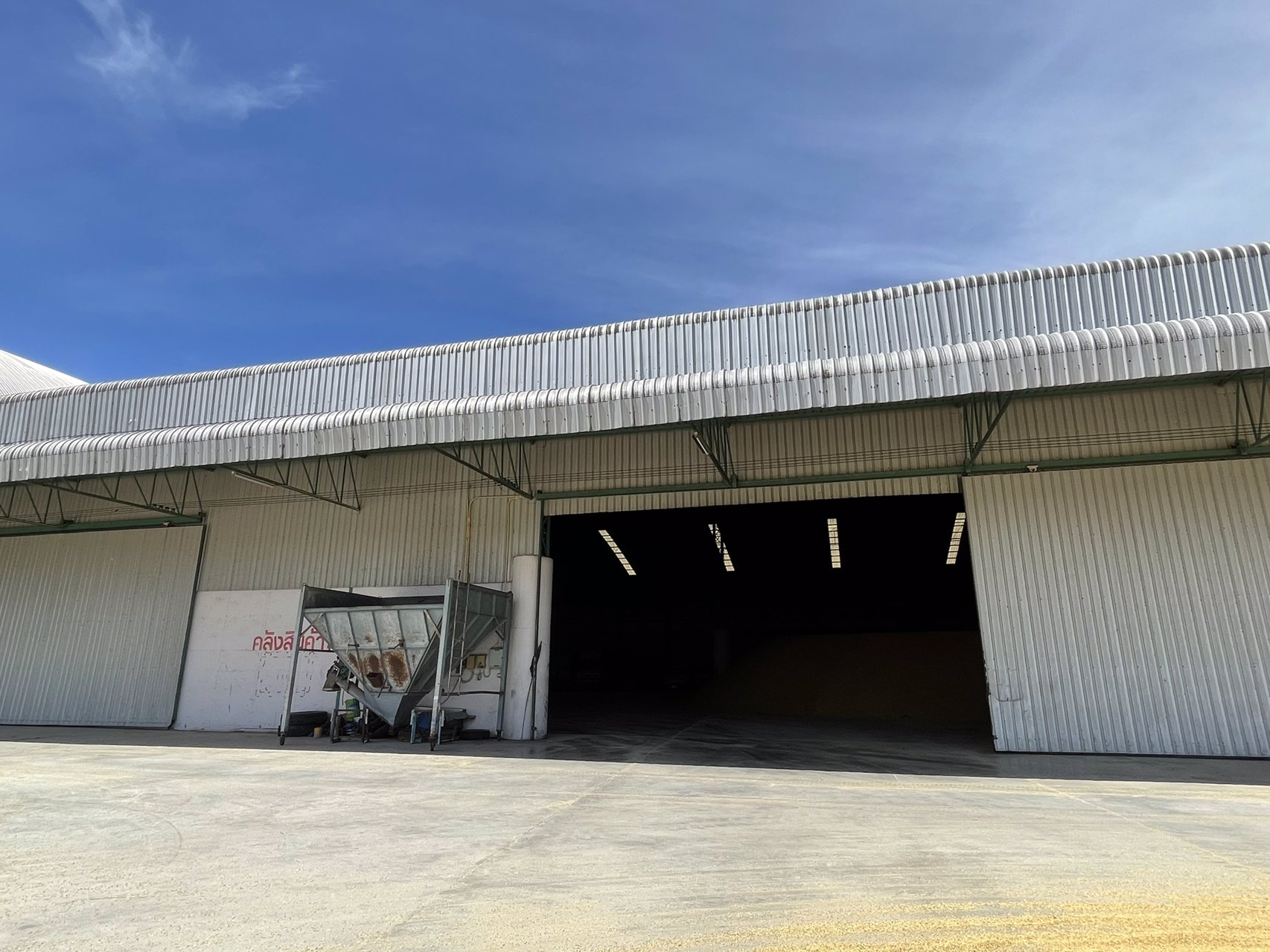 ให้เช่าโกดังเก็บสินค้า-อยู่แนวเขตติดกับอำเภอบ้านโป่ง-จังหวัดราชบุรี-อยู่ห่างจากตัวอำเภอท่ามะกาท่า