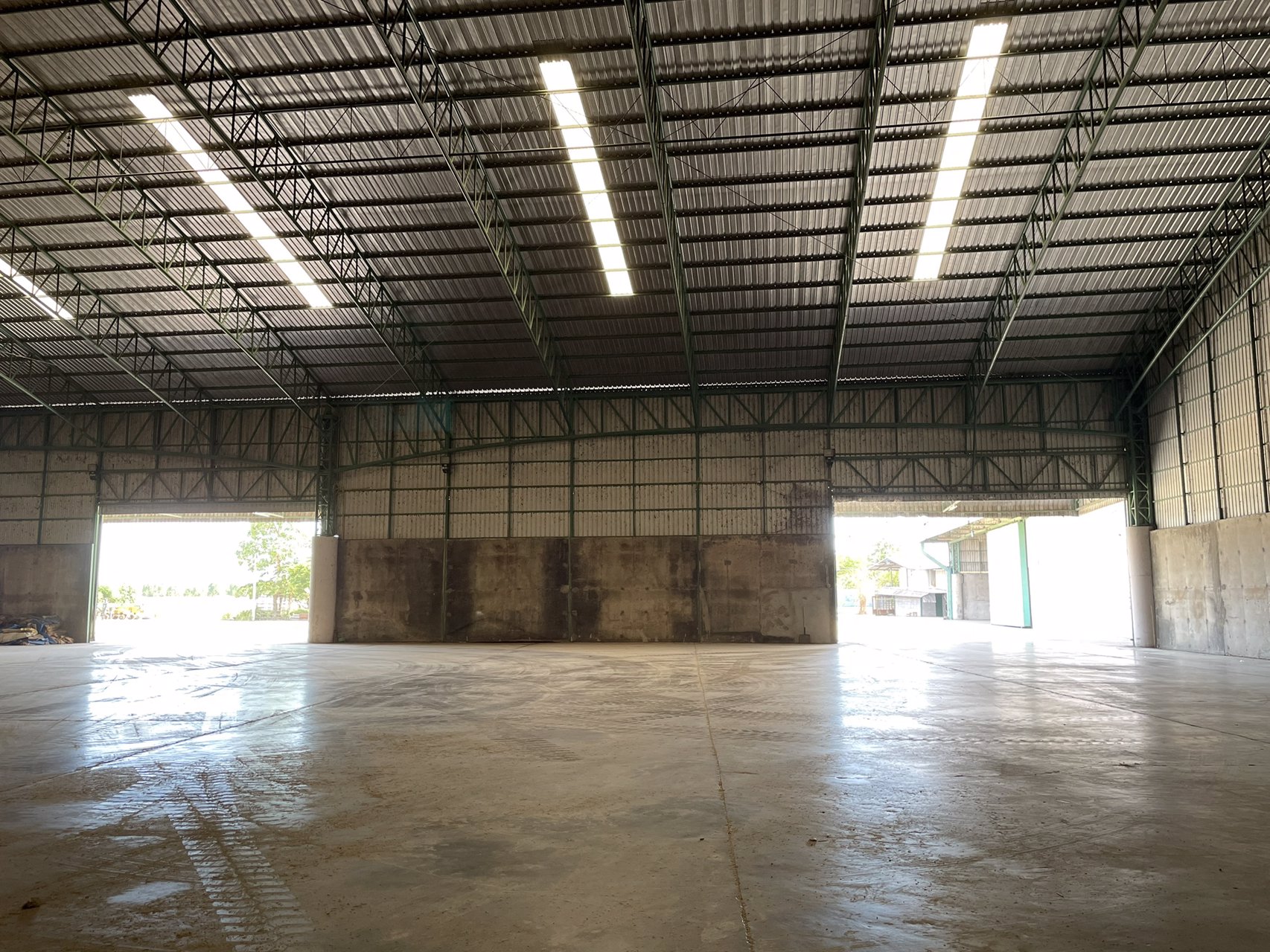 ให้เช่าโกดังเก็บสินค้า-อยู่แนวเขตติดกับอำเภอบ้านโป่ง-จังหวัดราชบุรี-อยู่ห่างจากตัวอำเภอท่ามะกาท่า