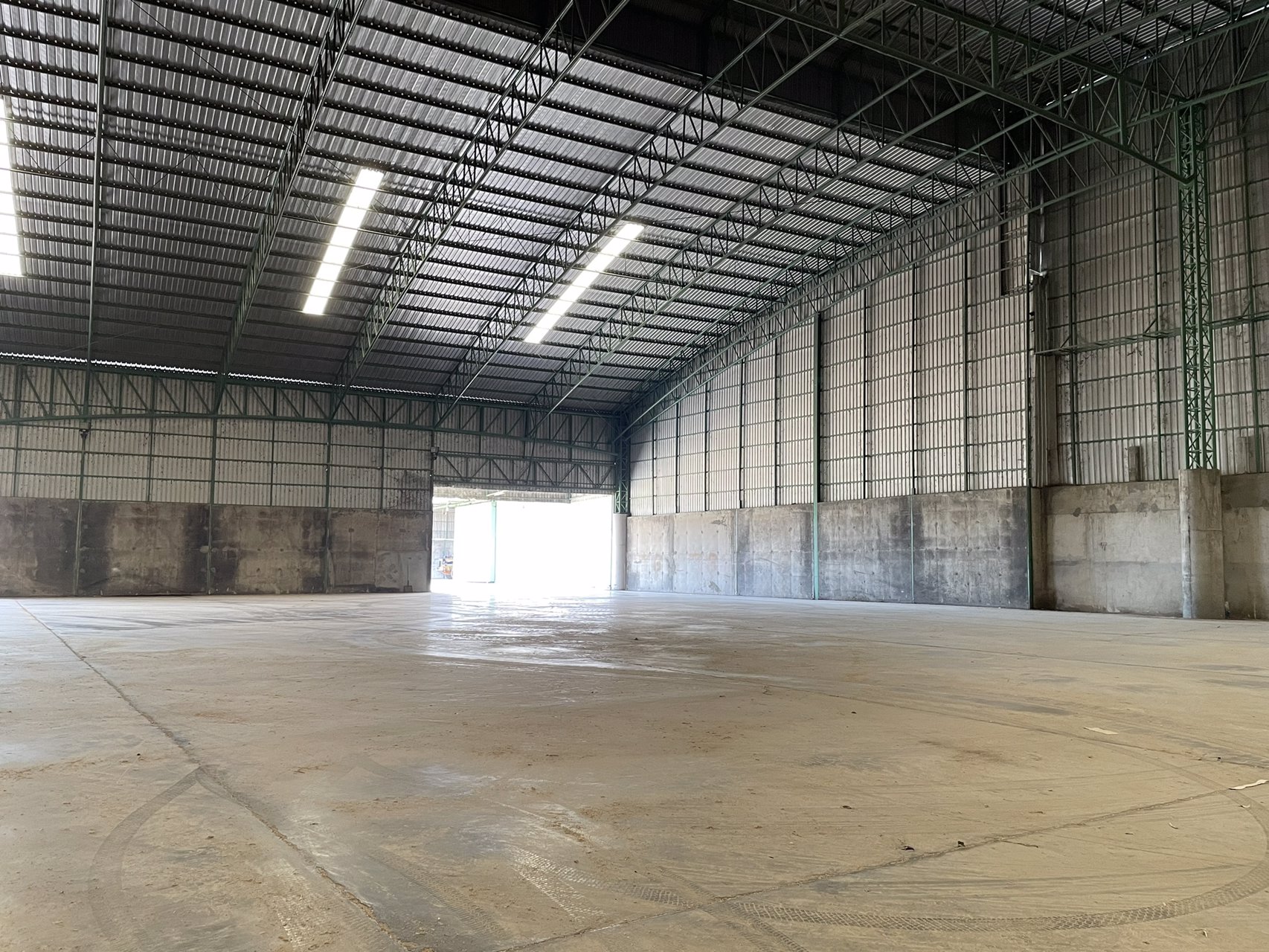 ให้เช่าโกดังเก็บสินค้า-อยู่แนวเขตติดกับอำเภอบ้านโป่ง-จังหวัดราชบุรี-อยู่ห่างจากตัวอำเภอท่ามะกาท่า