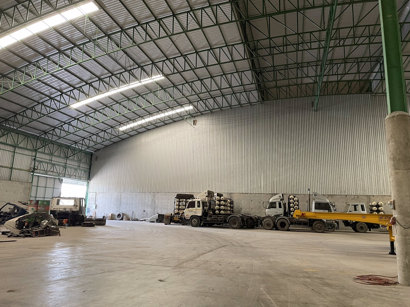 ให้เช่าโกดังเก็บสินค้า-อยู่แนวเขตติดกับอำเภอบ้านโป่ง-จังหวัดราชบุรี-อยู่ห่างจากตัวอำเภอท่ามะกาท่า