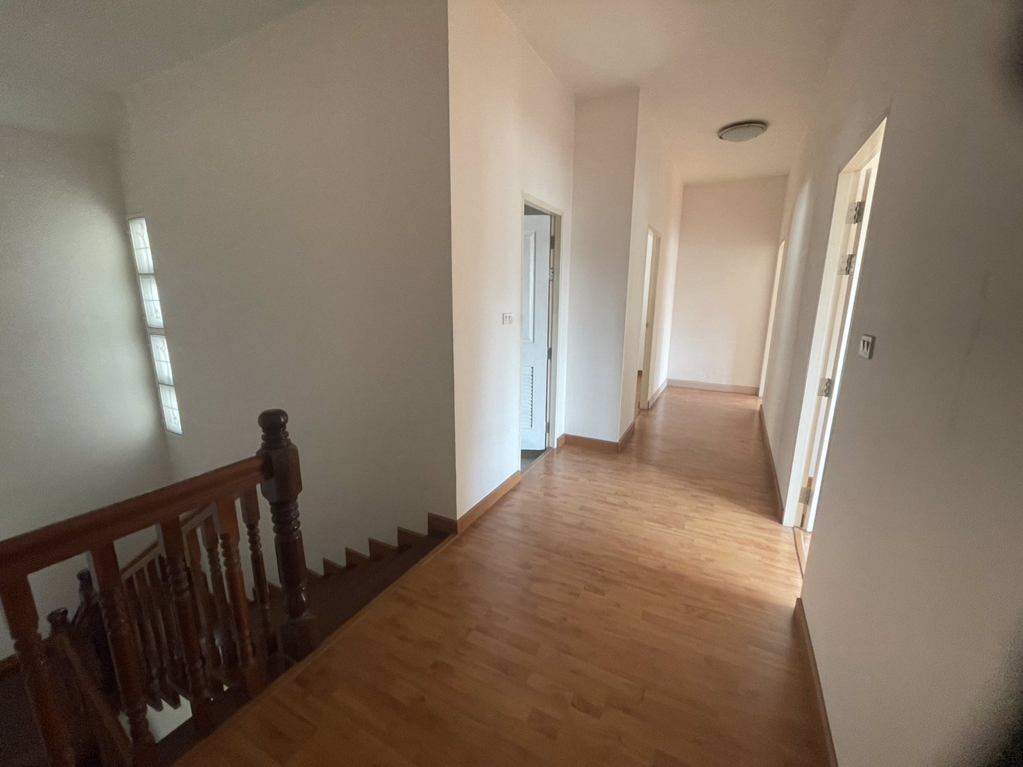 ขายบ้าน-2-ชั้น-ใกล้รถไฟฟ้าสายสีแดง-มหาวิทยาลัยรังสิต-เมืองเอก-สนามบินดอนเมือง