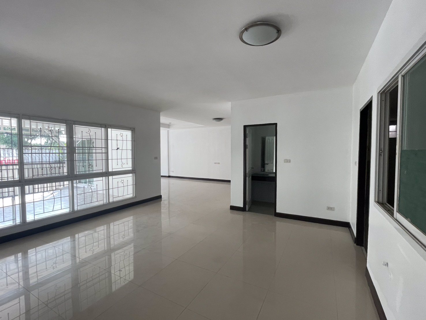 ขายบ้าน-2-ชั้น-ใกล้รถไฟฟ้าสายสีแดง-มหาวิทยาลัยรังสิต-เมืองเอก-สนามบินดอนเมือง