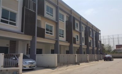 ขายโฮมออฟฟิศ-3-ชั้น-ใหม่พร้อมอยู่-เดอะ-ริช-บิซโฮม-สุขุมวิท-105-ใกล้mrt-ศรีลาซาล