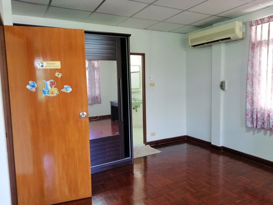 ให้เช่า-ด่วน-บ้านเดี่ยว2ชั้น-150ตรว-มี7ห้องนอน-4ห้องน้ำ-ถนน-ลาดพร้าว41-ทะลุออกรัชดา32ได้