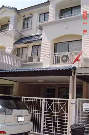 ให้เช่า-ด่วน-ทาวน์โฮม3ชั้น-25ตรว-3ห้องนอน-3ห้องน้ำ-อยู่ถ-พระราม9-ซ-43-ใกล้ห้างเดอะไนน์