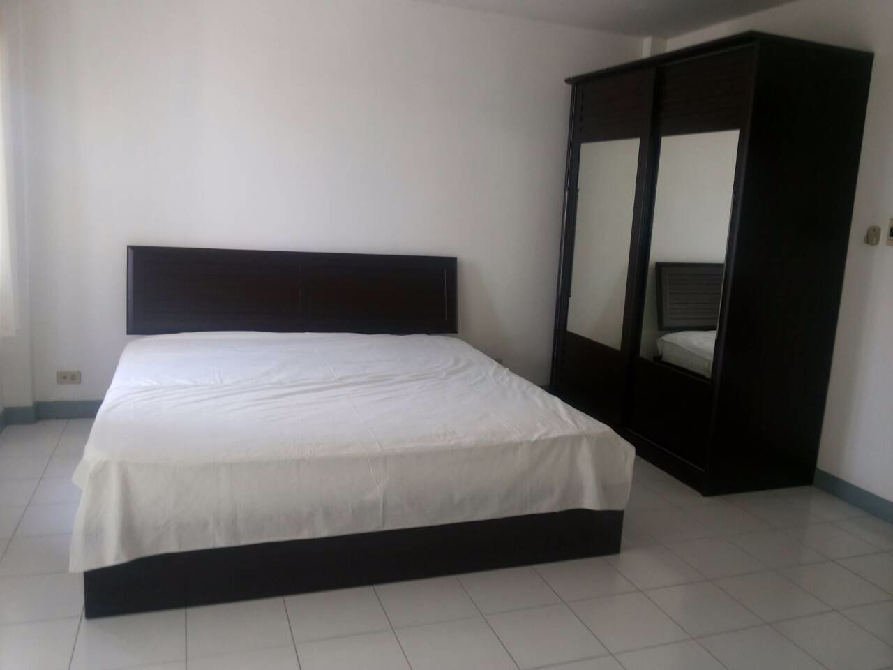 ให้เช่า-ด่วน-ทาวน์โฮม3ชั้น-25ตรว-3ห้องนอน-3ห้องน้ำ-อยู่ถ-พระราม9-ซ-43-ใกล้ห้างเดอะไนน์