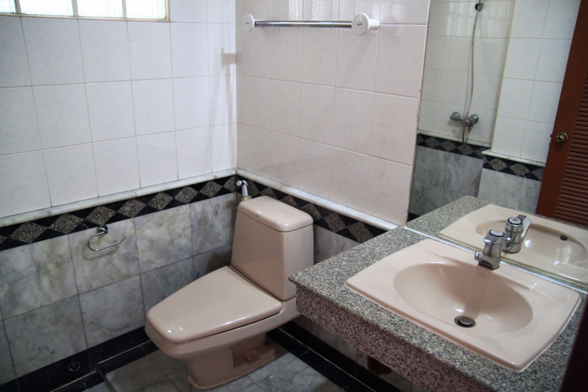 ให้เช่า-ด่วน-บ้านแฝด3ชั้น-25ตรว-4ห้องนอน-3ห้องน้ำ-ถนน-อินทามระ40-ใกล้mrtสุทธิสาร