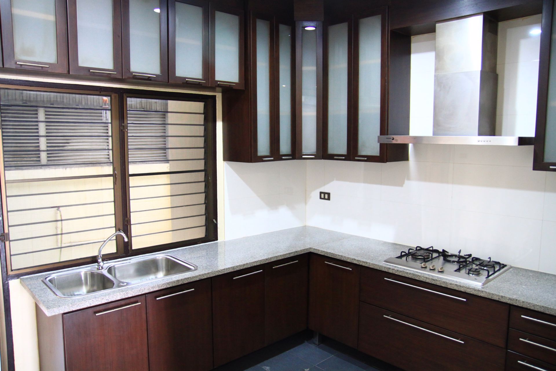 ให้เช่า-ด่วน-บ้านแฝด3ชั้น-25ตรว-4ห้องนอน-3ห้องน้ำ-ถนน-อินทามระ40-ใกล้mrtสุทธิสาร