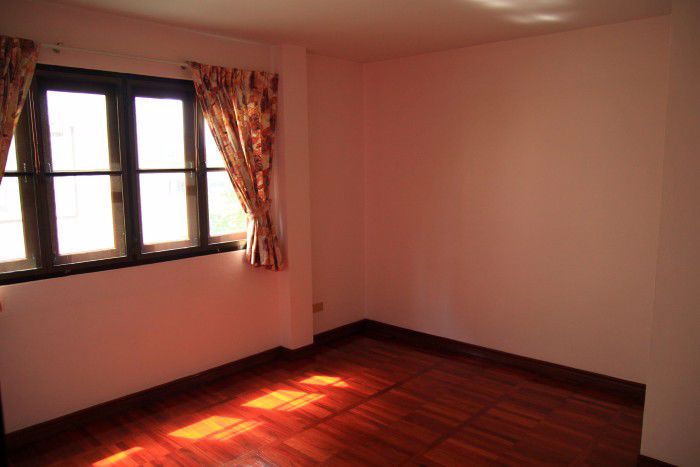 ให้เช่า-ด่วน-บ้านแฝด3ชั้น-25ตรว-4ห้องนอน-3ห้องน้ำ-ถนน-อินทามระ40-ใกล้mrtสุทธิสาร