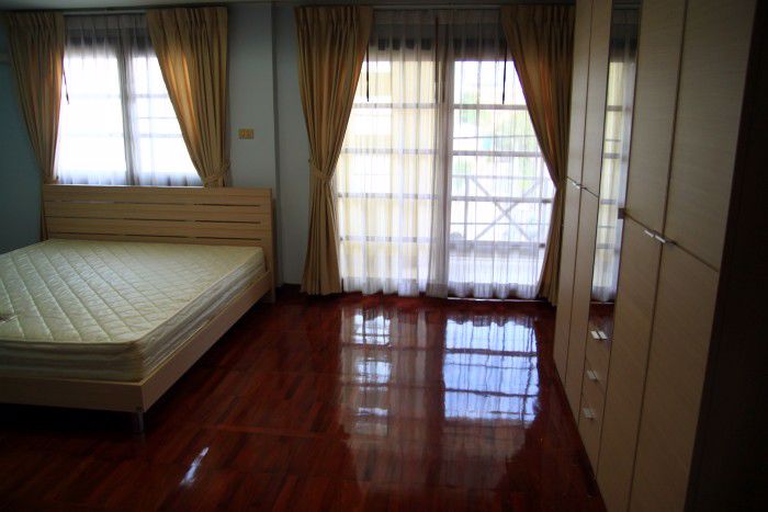 ให้เช่า-ด่วน-บ้านแฝด3ชั้น-25ตรว-4ห้องนอน-3ห้องน้ำ-ถนน-อินทามระ40-ใกล้mrtสุทธิสาร