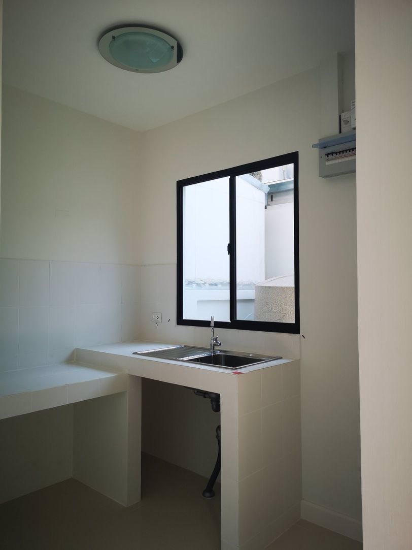 ให้เช่า-ด่วน-ทาวน์โฮม3ชั้น-28ตรว-โครงการกลางเมือง-ถนน-นวมินทร์42-ใกล้เดอะมอลล์บางกะปิ