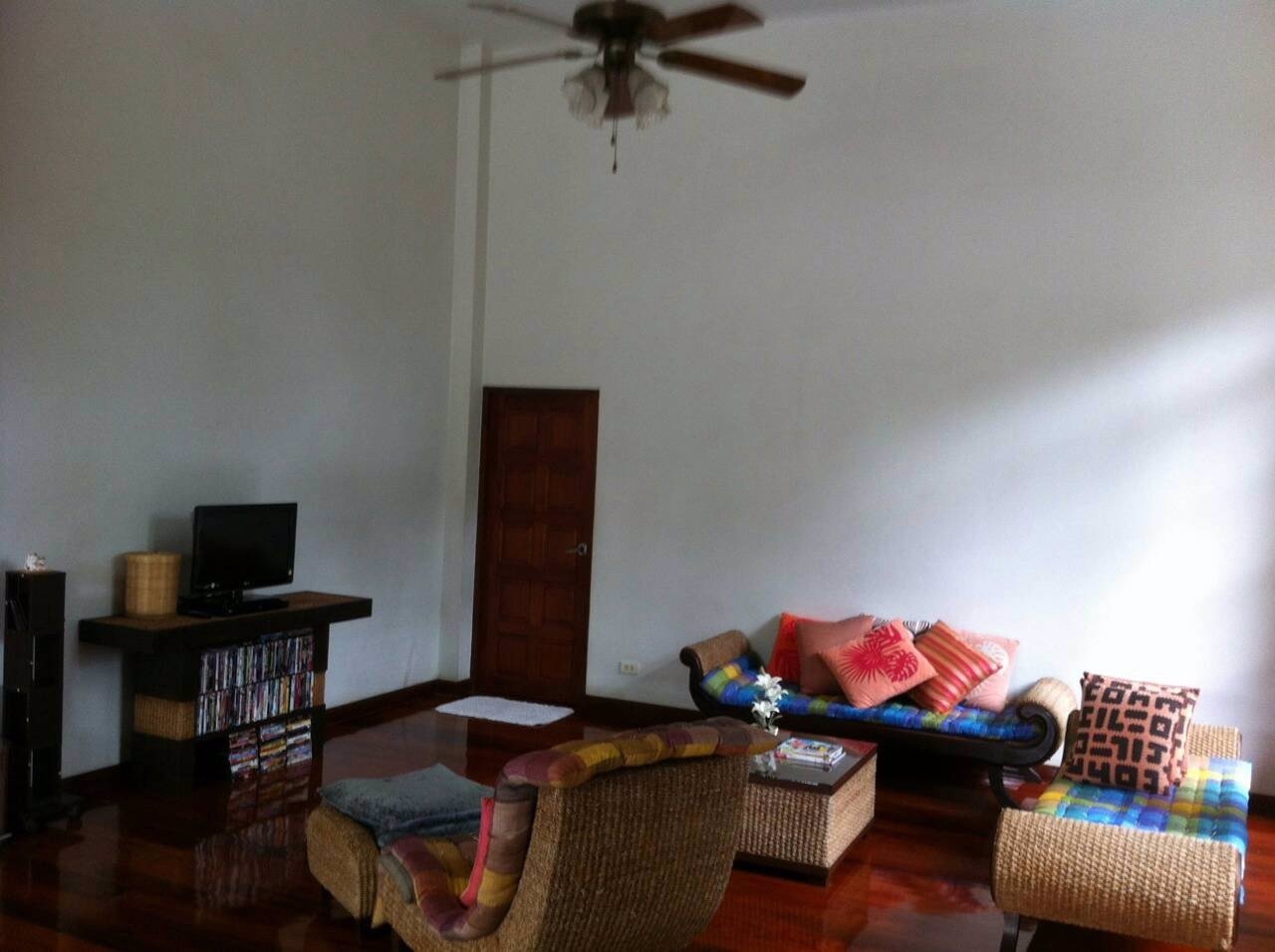 ให้เช่า-ด่วน-บ้านเดี่ยว2ชั้น-ตกแต่งสไตล์บาหลี-1ไร่กับ74ตรวถนนศรีนครินทร์45