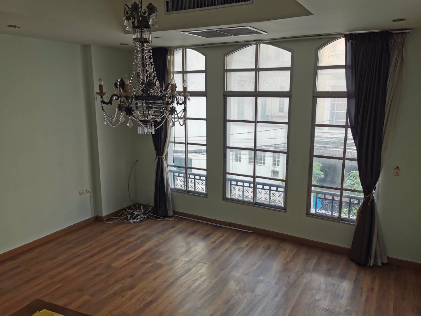 ให้เช่า-โฮมออฟฟิศ4ชั้น-หลังหัวมุม-สไตล์ฝรั่งเศส-พื้นที่30ตรว-อยู่ถนน-กำแพงเพชร-ทะลุออกรัชดาได้