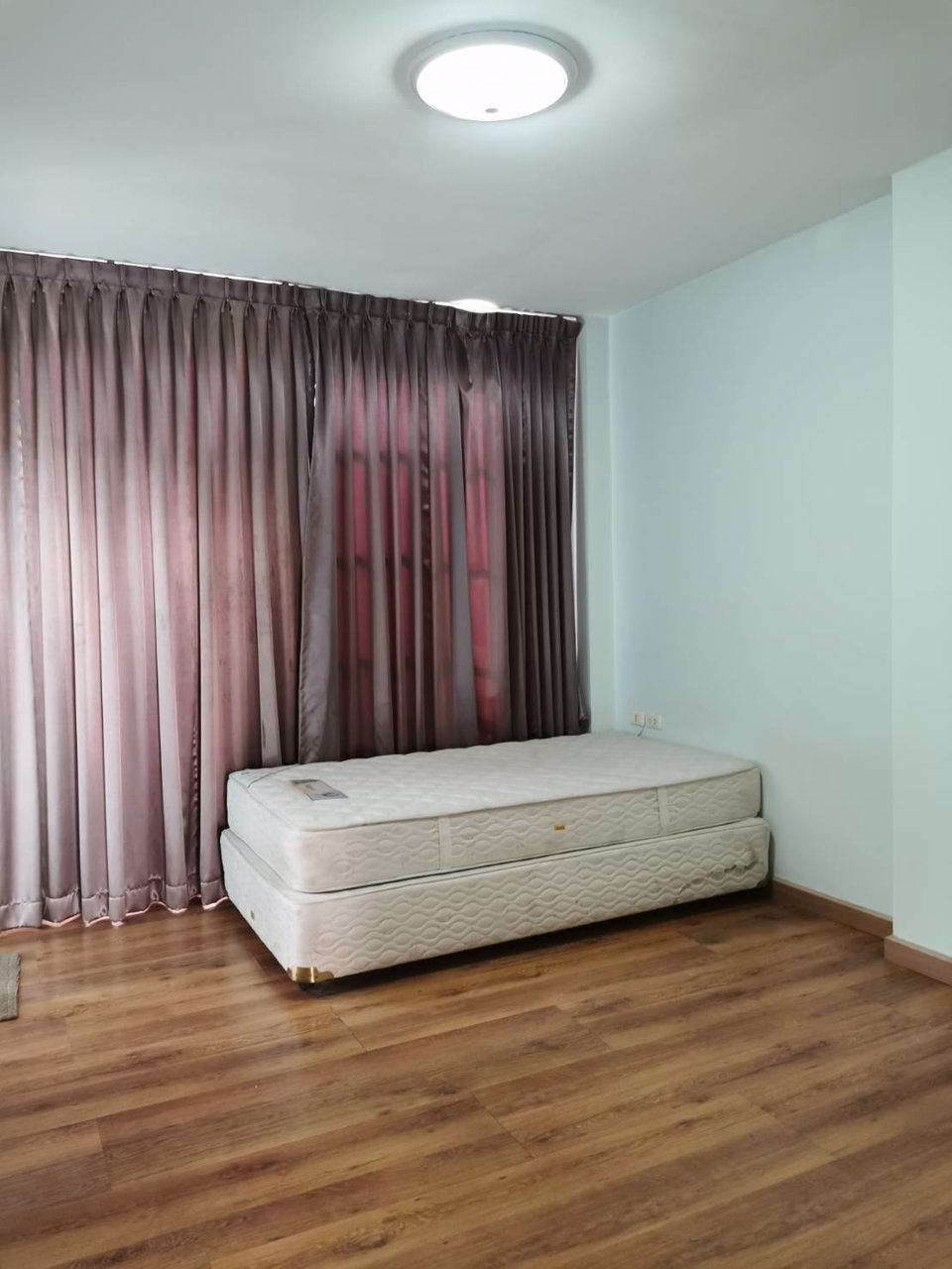 ให้เช่า-โฮมออฟฟิศ4ชั้น-หลังหัวมุม-สไตล์ฝรั่งเศส-พื้นที่30ตรว-อยู่ถนน-กำแพงเพชร-ทะลุออกรัชดาได้