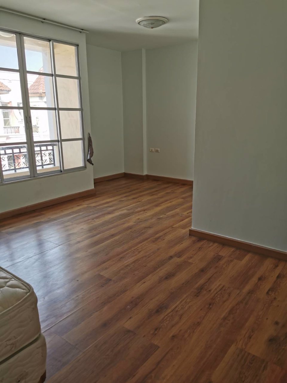 ให้เช่า-โฮมออฟฟิศ4ชั้น-หลังหัวมุม-สไตล์ฝรั่งเศส-พื้นที่30ตรว-อยู่ถนน-กำแพงเพชร-ทะลุออกรัชดาได้