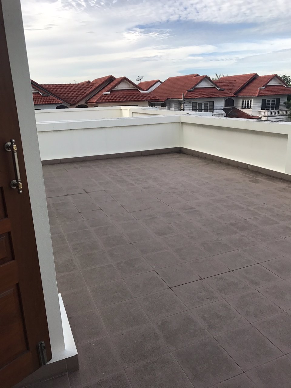 ให้เช่าบ้านเดี่ยวสามชั้น-บนเนื้อที่-100-ตารางวา-ปลูกเกือบเต็มพื้นที่-เนื้อที่ใช้สอย-588-ตารางเมตร