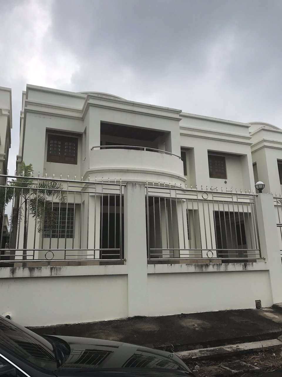 ให้เช่าบ้านเดี่ยวสามชั้น-บนเนื้อที่-100-ตารางวา-ปลูกเกือบเต็มพื้นที่-เนื้อที่ใช้สอย-588-ตารางเมตร